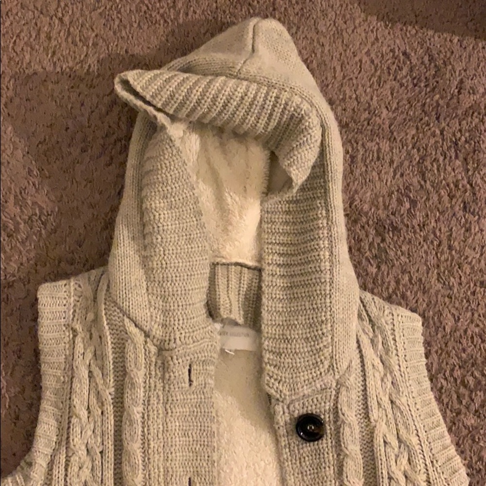 Sleeveless jacket